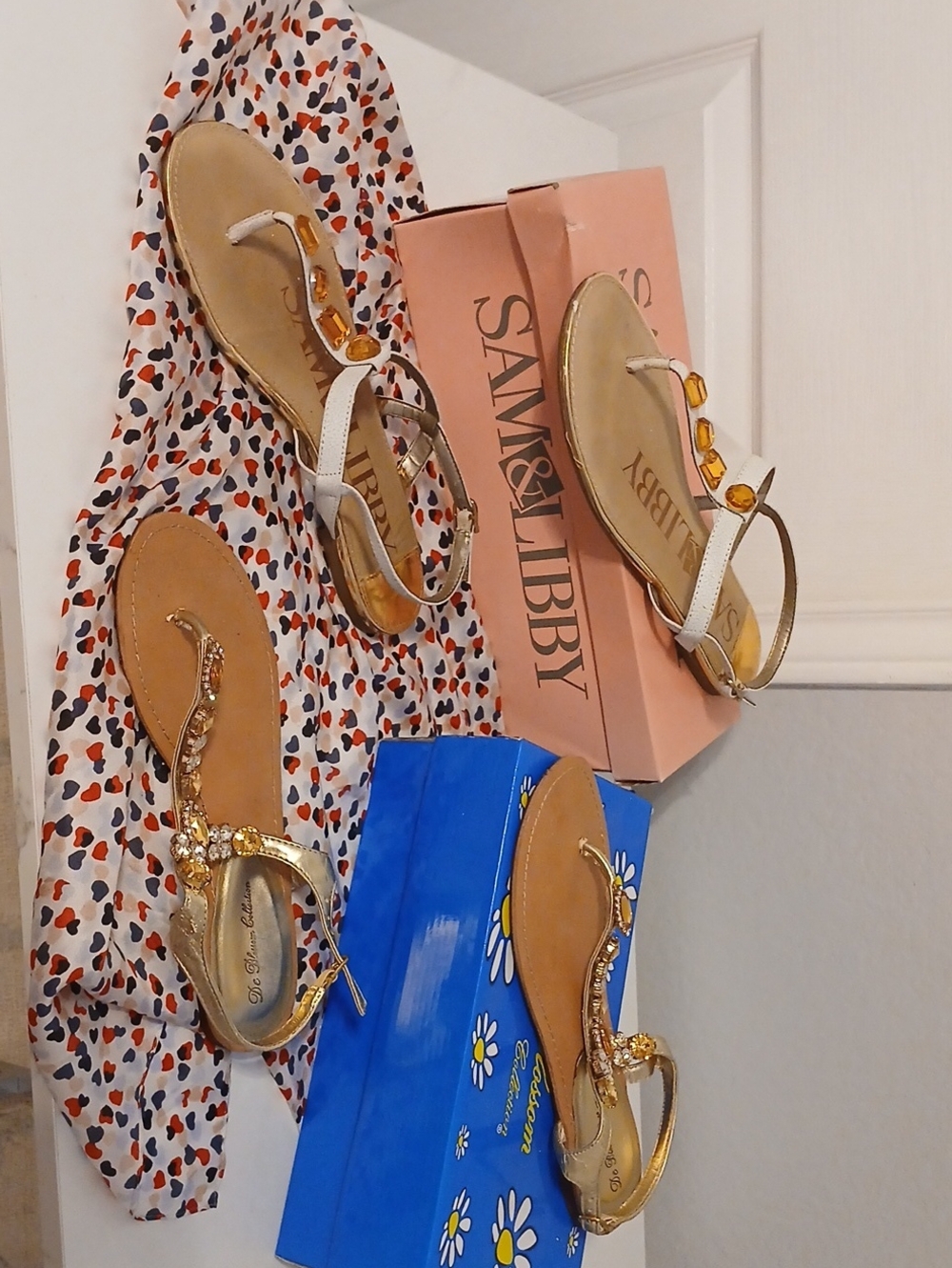 De Blossom Yellow Stones & SAM & Libby T-Strap Sandals